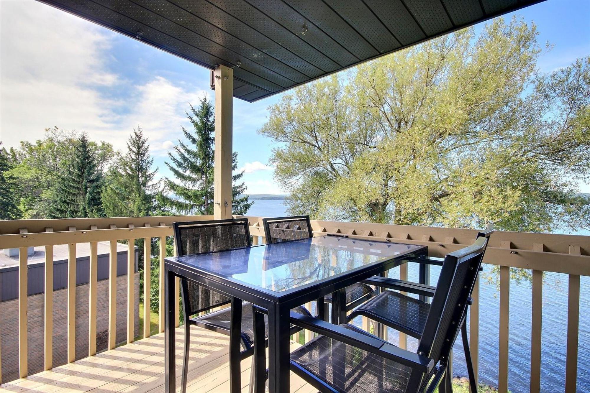 Location Tourisme Estrie - Oberge Du Village Magog Exteriér fotografie