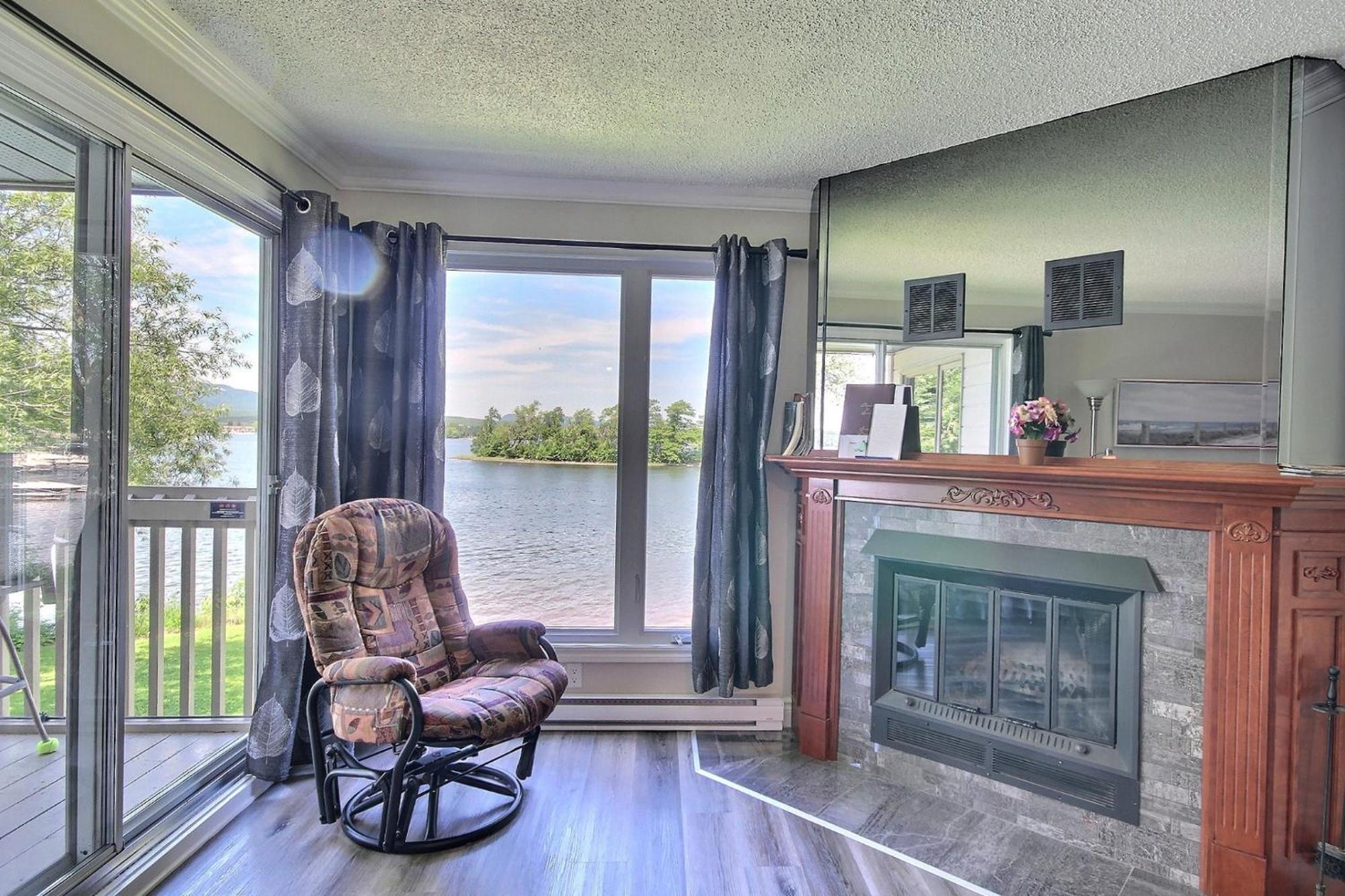 Location Tourisme Estrie - Oberge Du Village Magog Exteriér fotografie