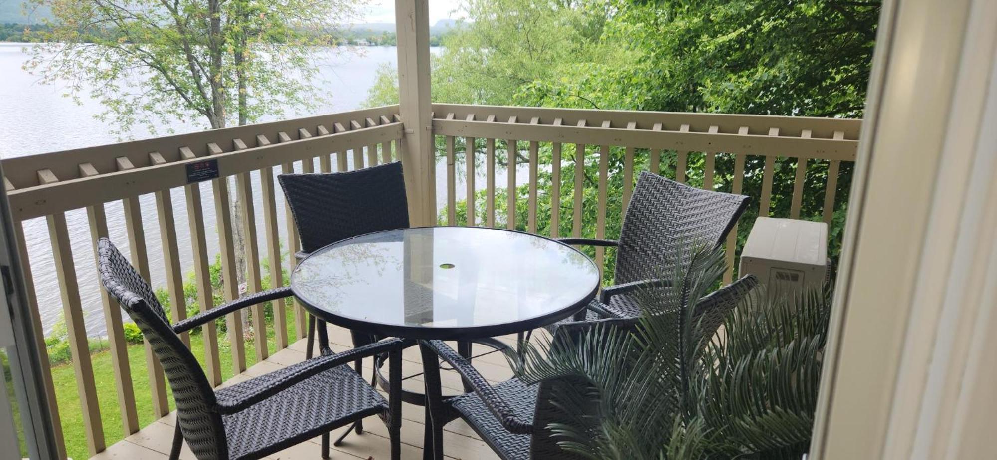Location Tourisme Estrie - Oberge Du Village Magog Exteriér fotografie